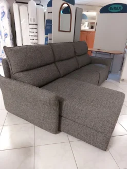 Clearance Divano in Tessuto stile moderno modello Bormio comfort scontato - 37% Divani