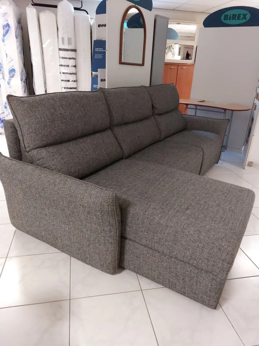 Clearance Divano in Tessuto stile moderno modello Bormio comfort scontato - 37% Divani