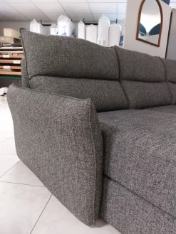 Clearance Divano in Tessuto stile moderno modello Bormio comfort scontato - 37% Divani