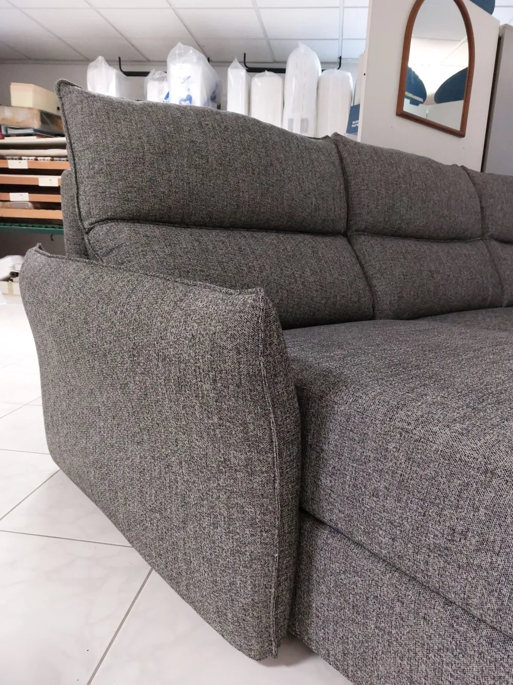 Clearance Divano in Tessuto stile moderno modello Bormio comfort scontato - 37% Divani