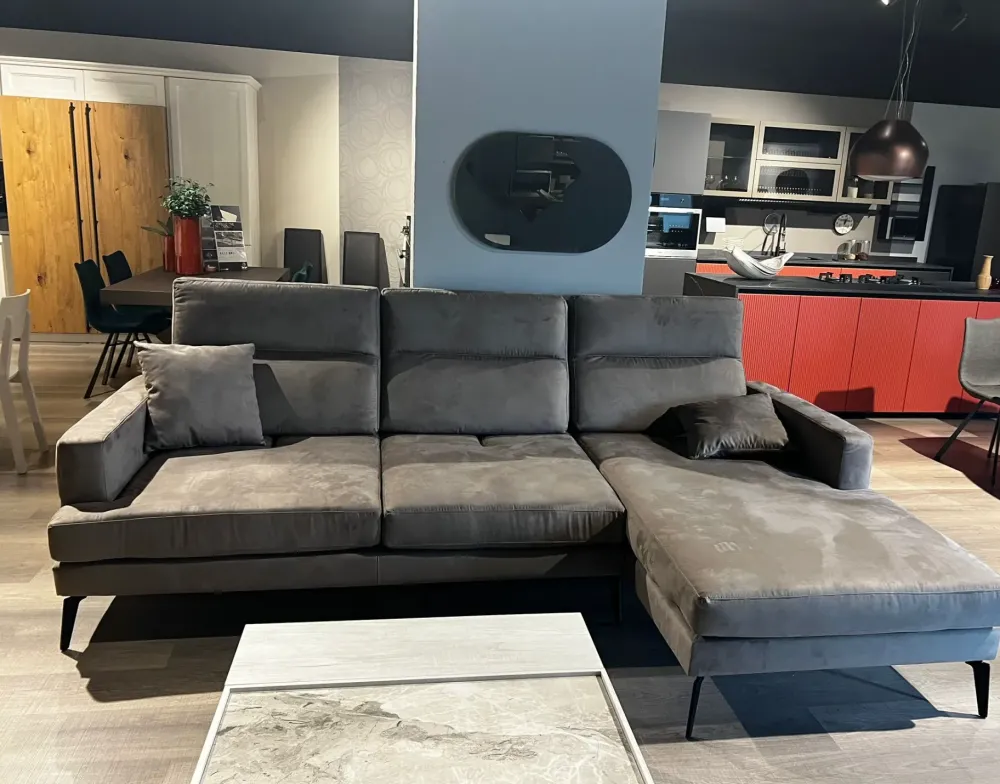 Gienne Divano in Tessuto stile moderno modello Divano modello akira scontato - 40%- Divani