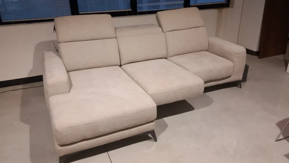 Hot Divano Kris di in stile moderno a prezzo scontato Divani