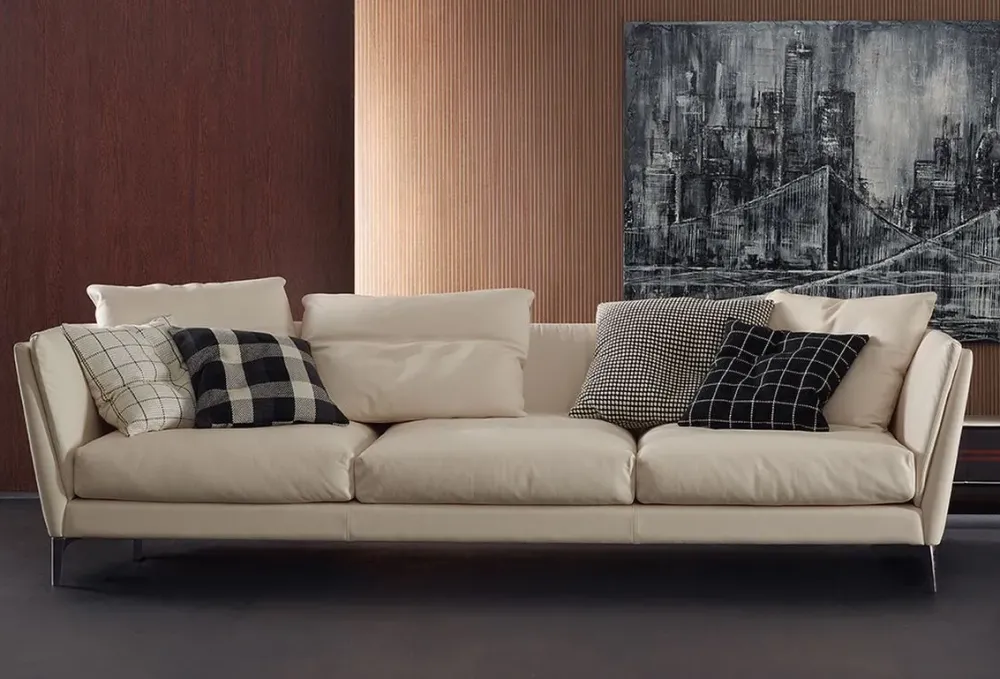 Divano Lineare a 3 posti Bretagne di : prezzo su richiesta^Poltrona Frau Outlet