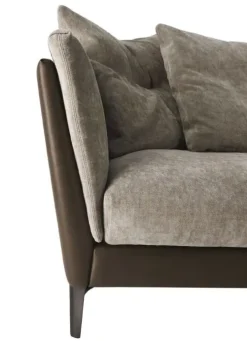 Divano Lineare a 3 posti Bretagne di : prezzo su richiesta^Poltrona Frau Outlet