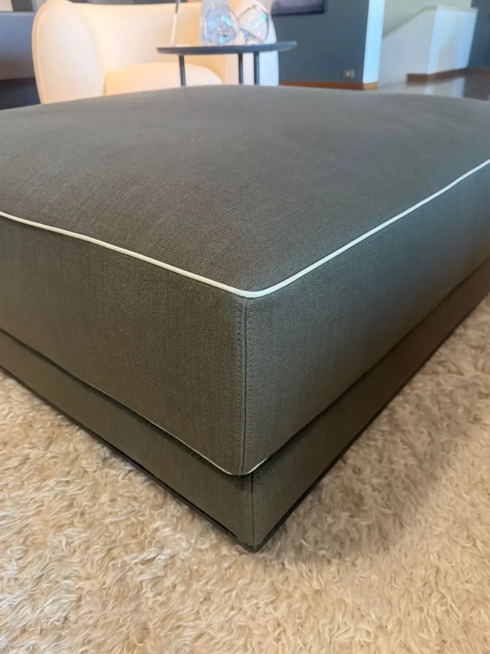 Divano Lineare Augusto a 12100€^Molteni & C New