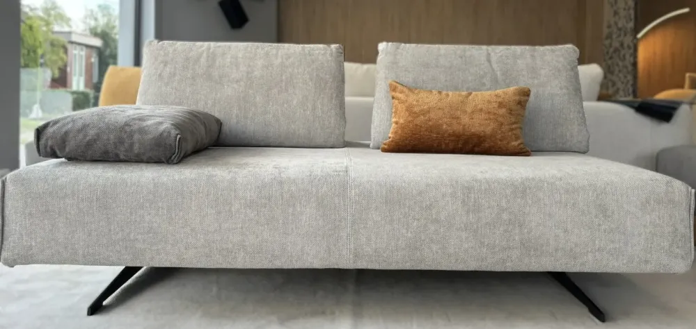 Artigianale Divano Lineare Divano di design abbraccio a 2083 Euro- Divani