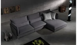 Hot Divano Lineare Divano mod.natalie con piedi cromati in promo-sconto del 50% a 1490 Euro Divani