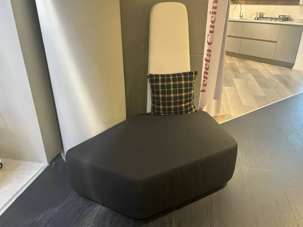 Divano Lineare Grimm in Offerta Outlet a 1175€^Casamania by Frezza Clearance