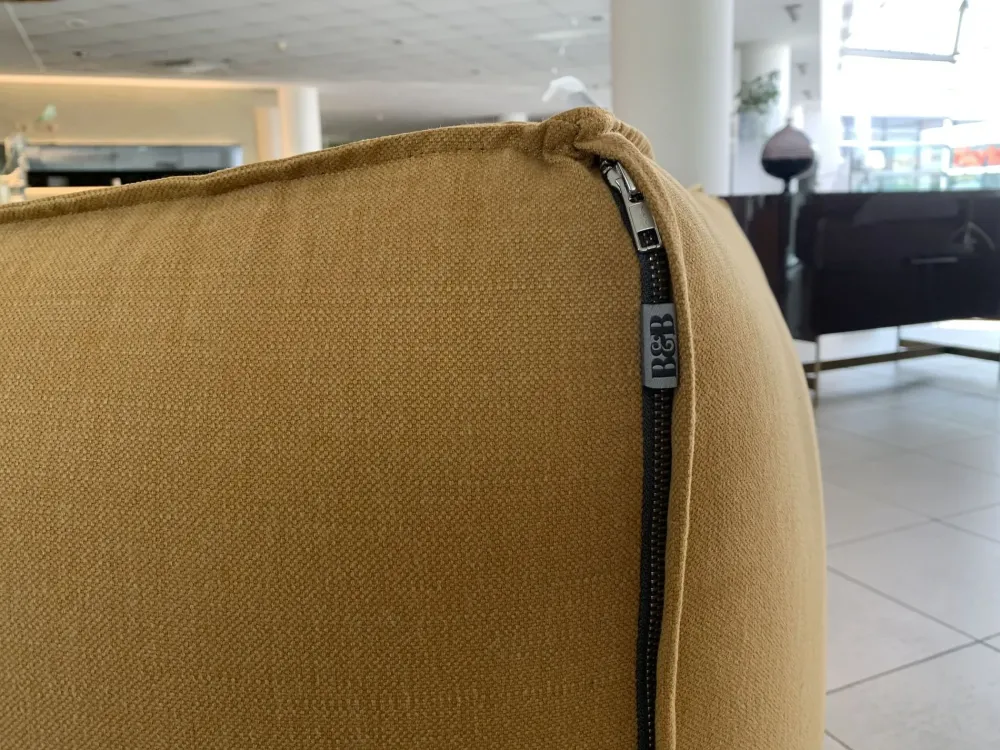 Divano Lineare in Tessuto sfoderabile Le bambole di^B&B Italia Discount