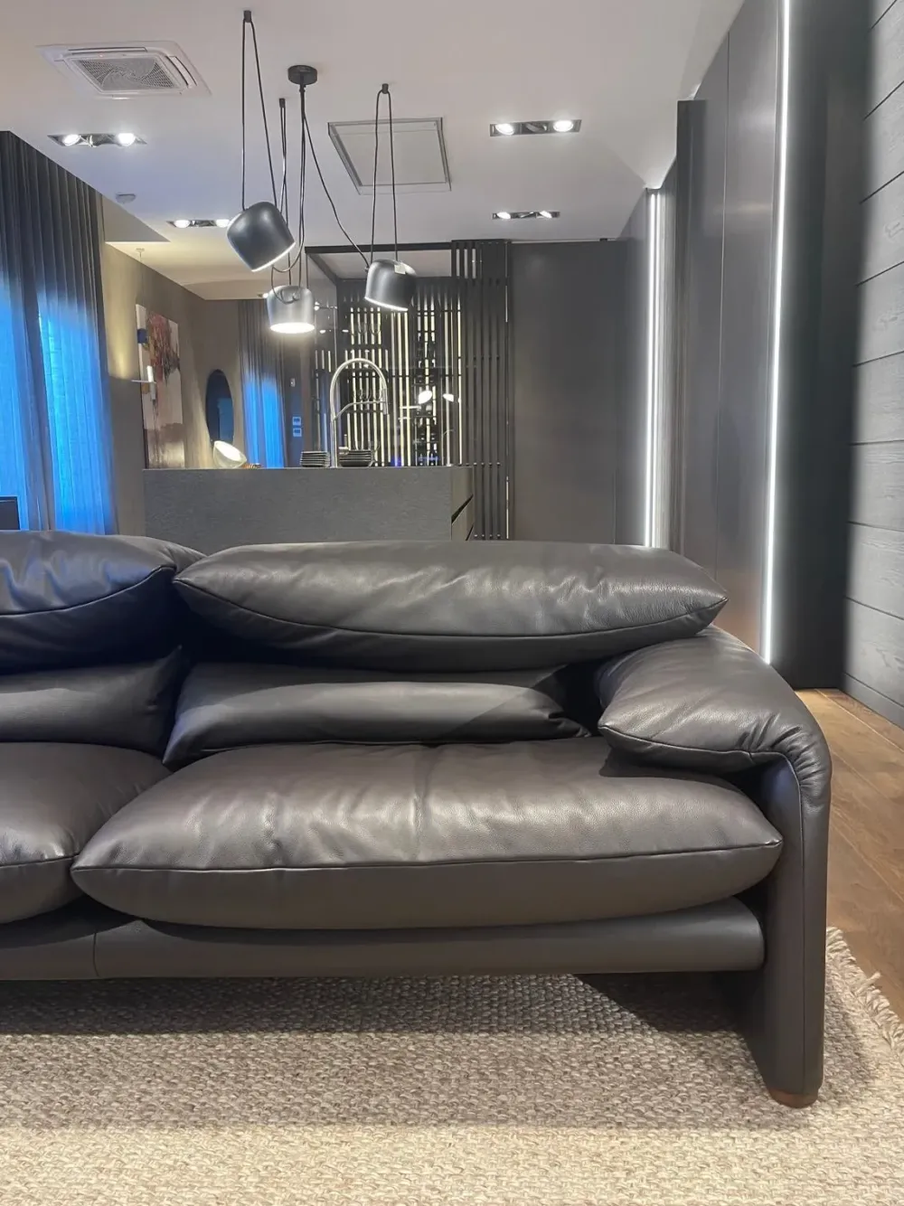 Divano Lineare Maralunga maxi a 10900 Euro^Cassina Outlet