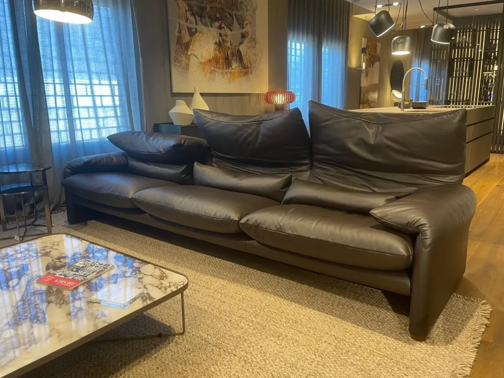 Divano Lineare Maralunga maxi a 10900 Euro^Cassina Outlet