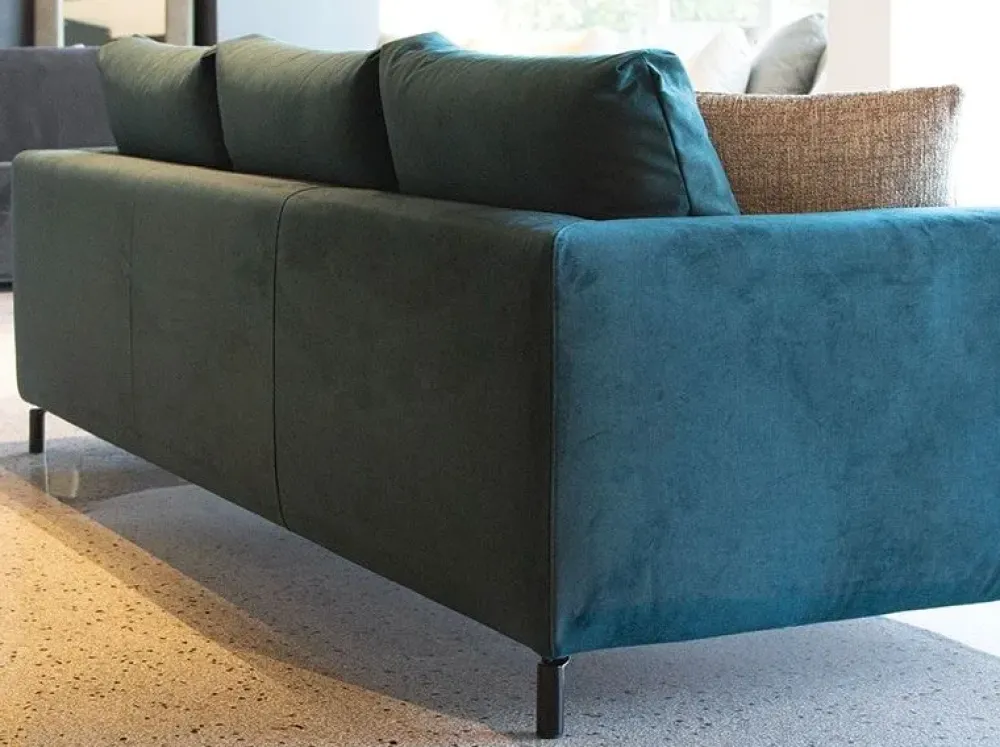 Divano Lineare modello Divano piuma velluto di in offerta^Md work Online