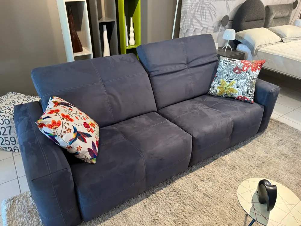 Divano Lineare Nicolas in Offerta Outlet a 2933 Euro Divani