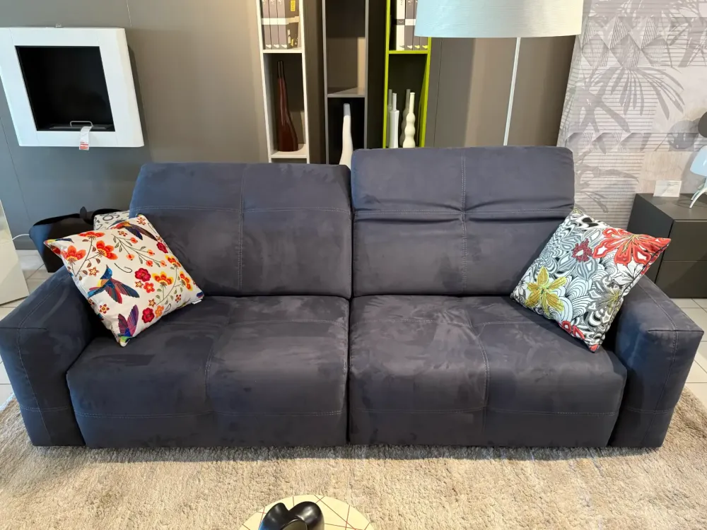 Divano Lineare Nicolas in Offerta Outlet a 2933 Euro Divani