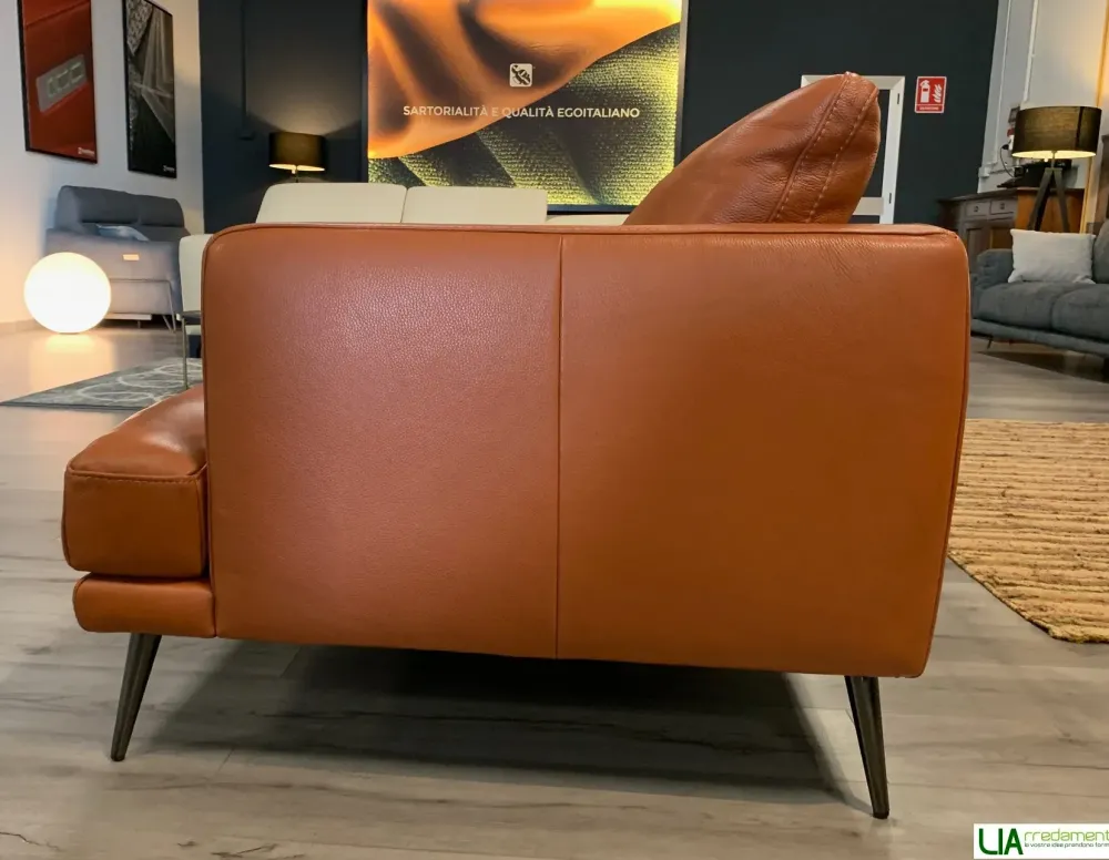 Egoitaliano Divano moderno pelle Sophia di con sconto del - 30%- Divani