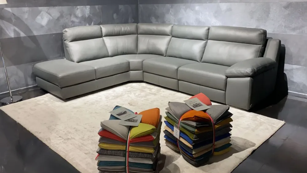 Calia Divano moderno pelle Taylor di con sconto del - 55%- Divani