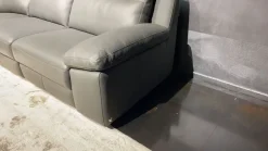 Calia Divano moderno pelle Taylor di con sconto del - 55%- Divani