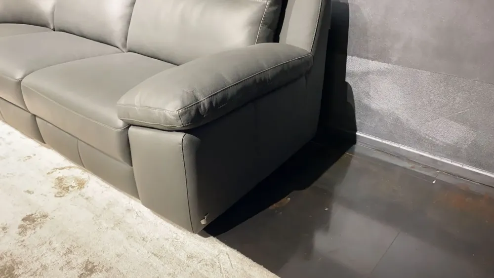 Calia Divano moderno pelle Taylor di con sconto del - 55%- Divani