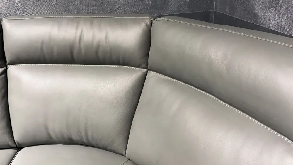 Calia Divano moderno pelle Taylor di con sconto del - 55%- Divani