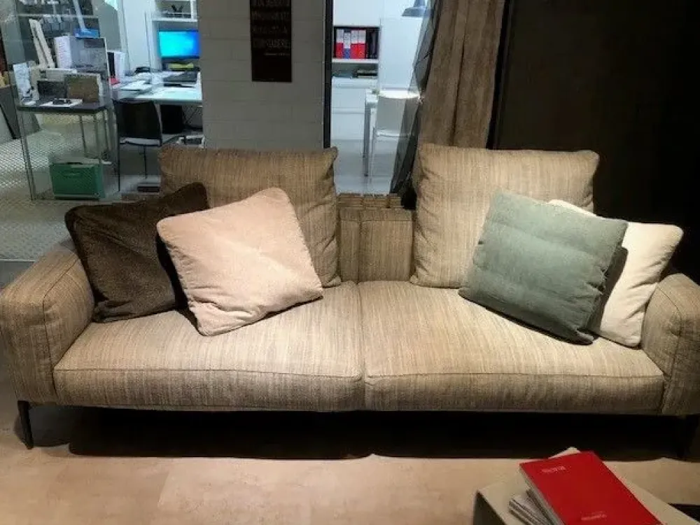 Sale Divano Romeo a prezzo ribassato Divani