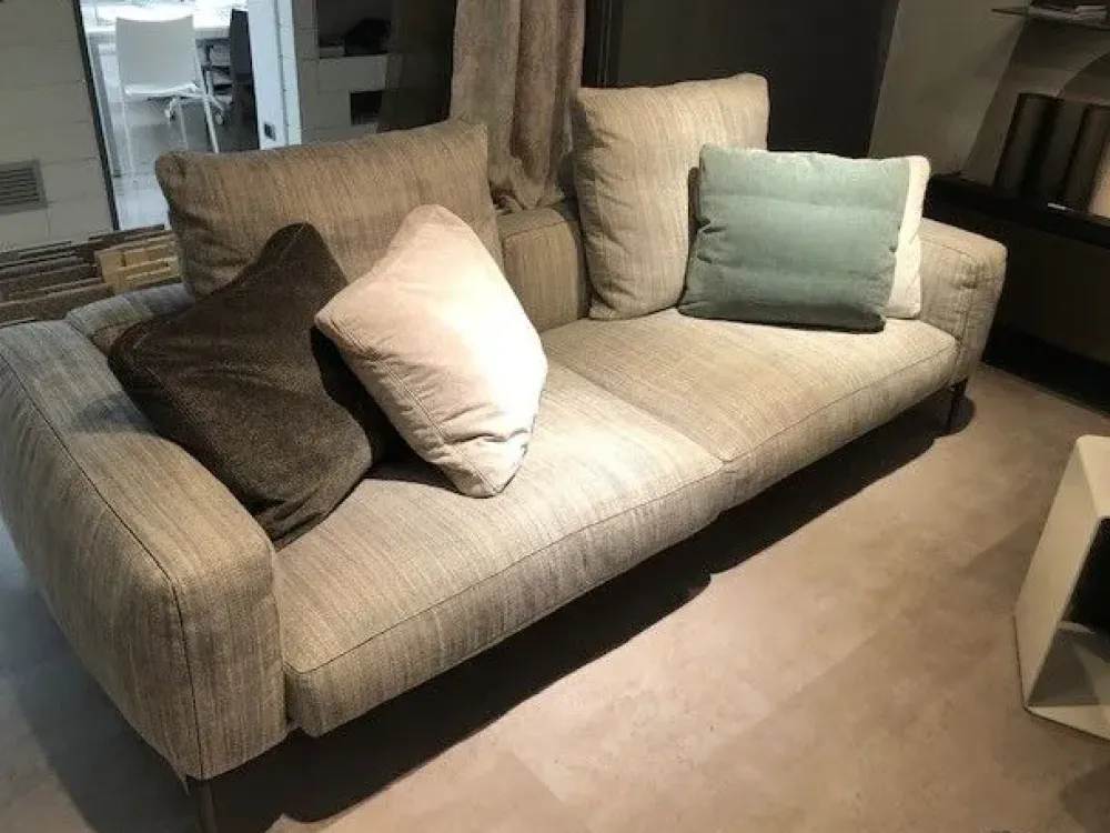 Sale Divano Romeo a prezzo ribassato Divani