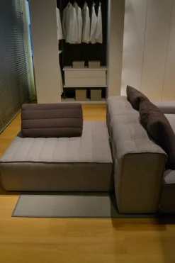 Gervasoni Divano Samet  di in stile design a prezzo scontato- Divani