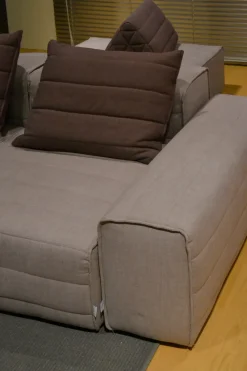 Gervasoni Divano Samet  di in stile design a prezzo scontato- Divani