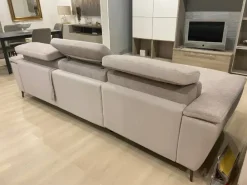 Divano Sasha di in stile moderno a prezzo scontato^Collezione esclusiva Online