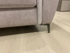 Divano Sasha di in stile moderno a prezzo scontato^Collezione esclusiva Online