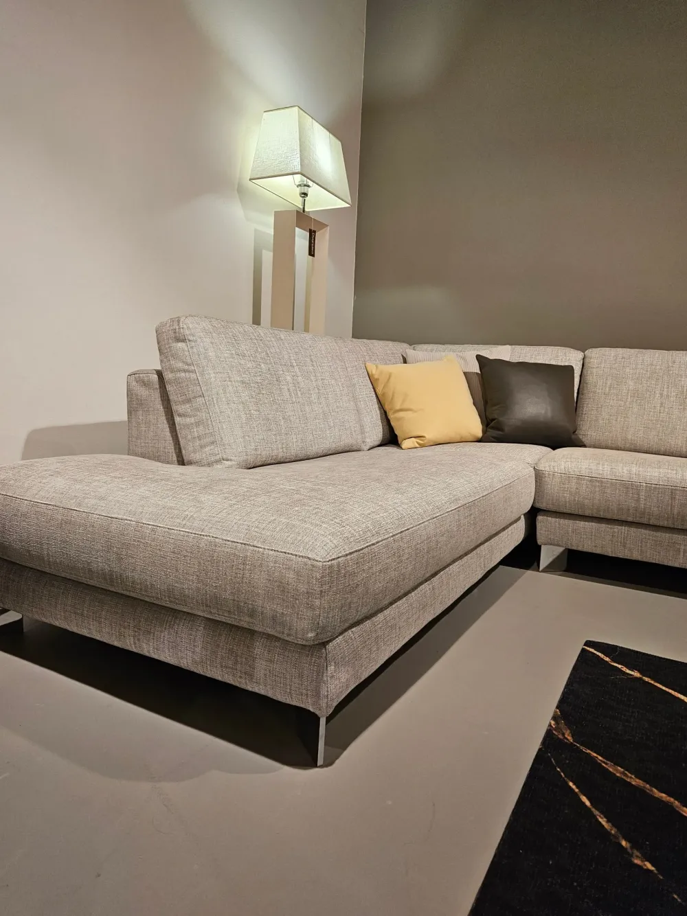 Outlet Divano Square in Tessuto sfoderabile di scontato 37% Divani