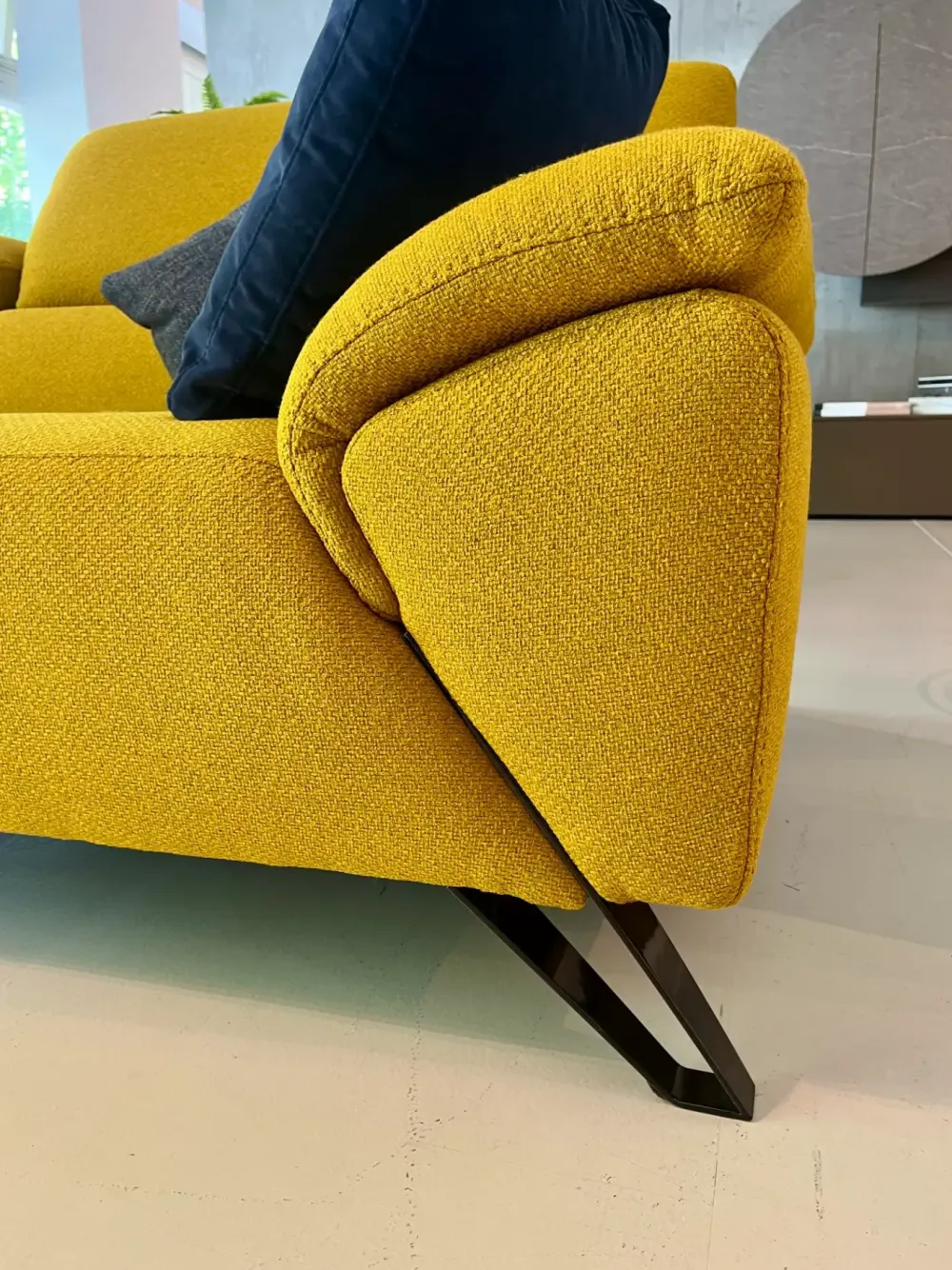 Nicoletti Home Divano Tesla in Tessuto a prezzo ribassato- Divani