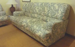 Outlet Due divani in tessuto tipo Sanderson sfoderabili scontati del -70 Divani