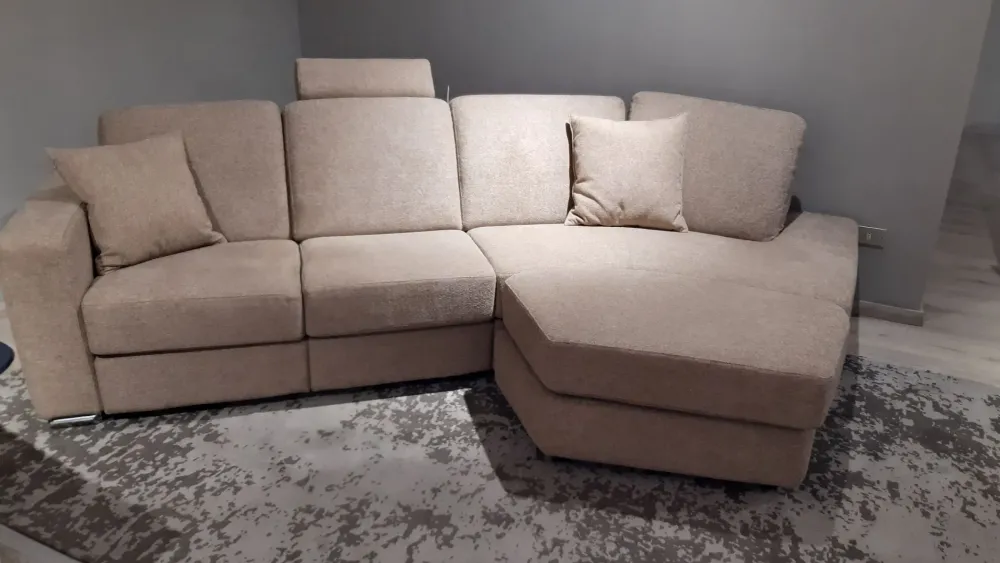 New Dylan tessuto in poliuretano a prezzo Outlet Divani