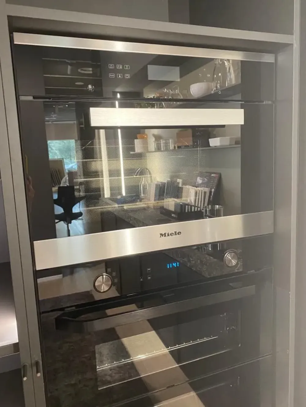 Forno modello Fono a vapore pureline con scaldavivande a prezzo scontato^Mìele New