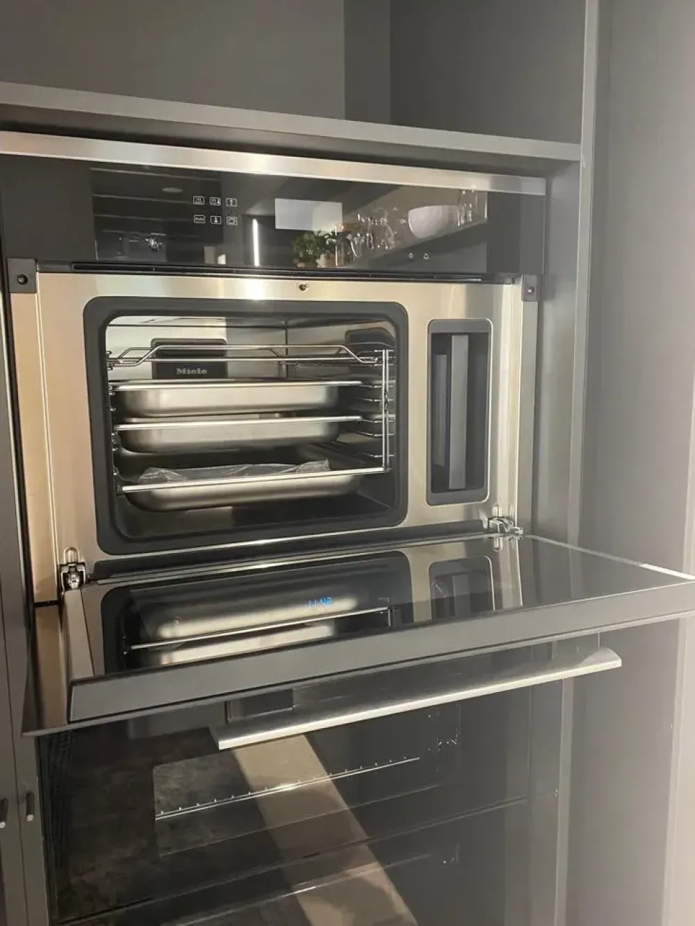 Forno modello Fono a vapore pureline con scaldavivande a prezzo scontato^Mìele New