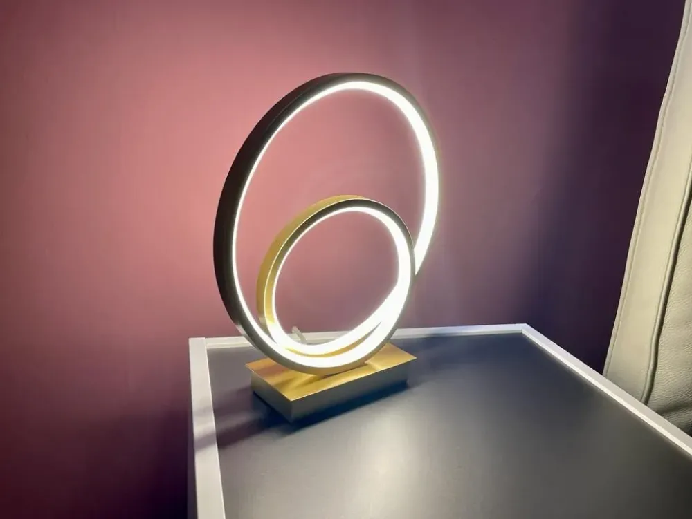 Lampada da tavolo in metallo Oz in Offerta Outlet Lampade Da Tavolo