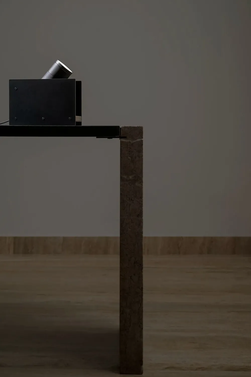 Online Lampada da tavolo Plint battery mini a prezzo scontato Lampade Da Tavolo