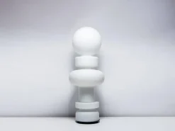 Lampada da tavolo Re in Offerta Outlet. Progettata da interni.^Fontana Arte Discount