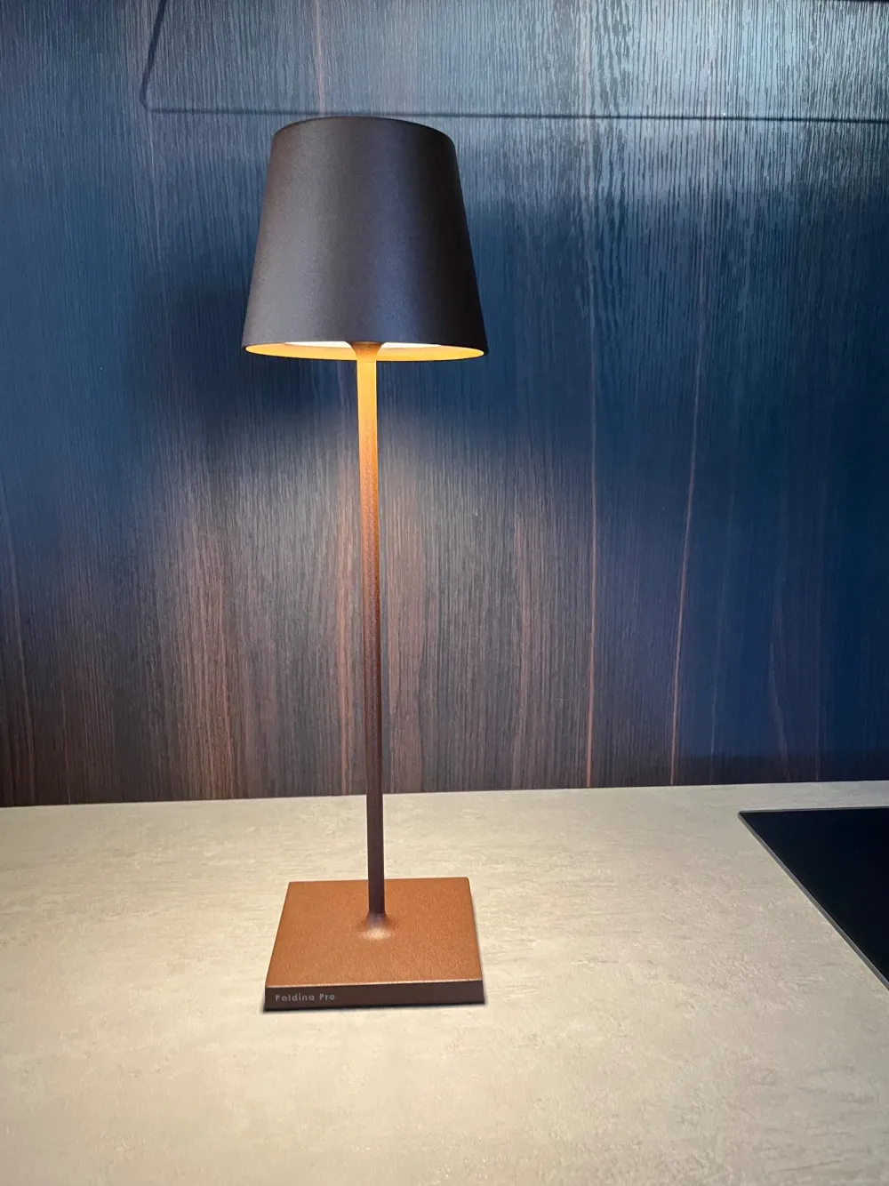 Lampada da tavolo stile Design Poldina pro a prezzi outlet^Zafferano Online