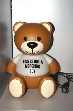 Lampada da tavolo stile Design Toy design moschino by jeremy scott scontato^Kartell Online