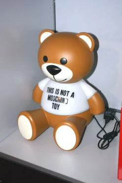 Lampada da tavolo stile Design Toy design moschino by jeremy scott scontato^Kartell Online