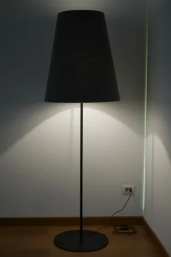 Ditre Italia Lampada da terra Hunt a prezzo Outlet- Lampade Da Terra