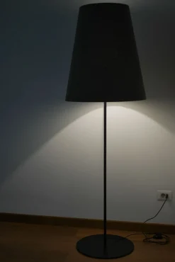 Ditre Italia Lampada da terra Hunt a prezzo Outlet- Lampade Da Terra