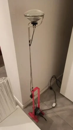 Lampada da terra Toio   con un ribasso esclusivo^Flos Best