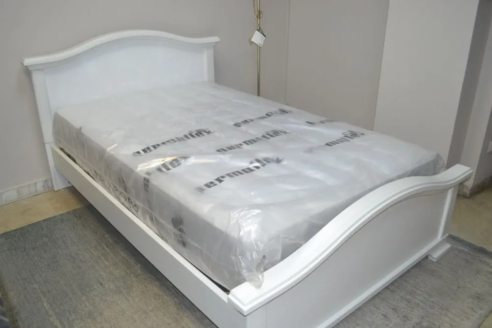 Arcadia by Colombini Letto classico con pediera Licia a prezzo ribassato- Letti