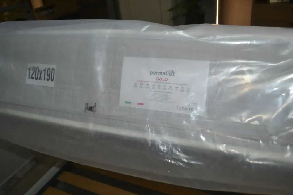 Arcadia by Colombini Letto classico con pediera Licia a prezzo ribassato- Letti