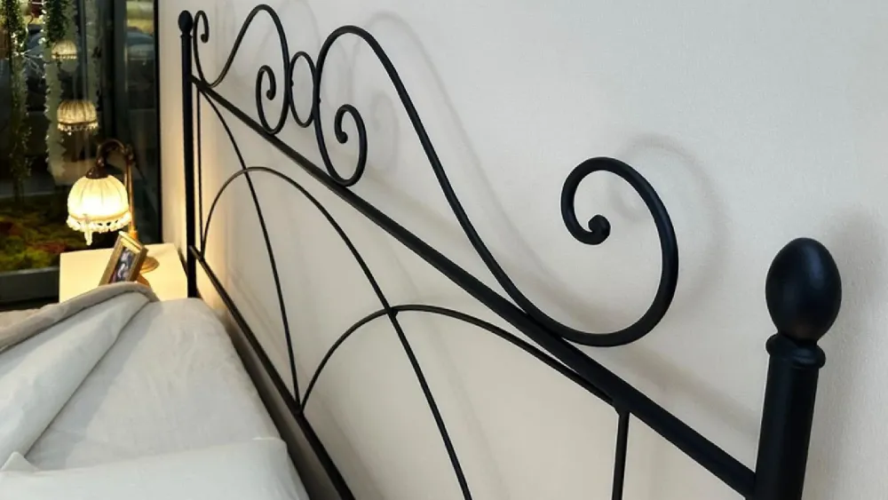 Letto classico Light con un ribasso del 62%^Artigianale