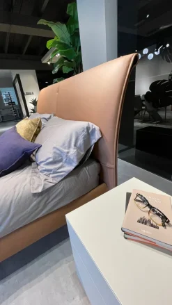 Twils Letto design con gambe Sail a prezzo ribassato- Letti