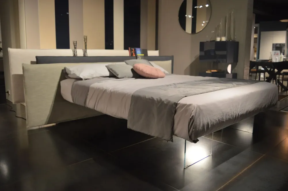 Discount Letto design con piedini Vele_bed a prezzo ribassato Letti