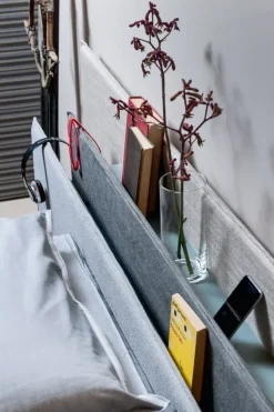 Discount Letto design con piedini Vele_bed a prezzo ribassato Letti